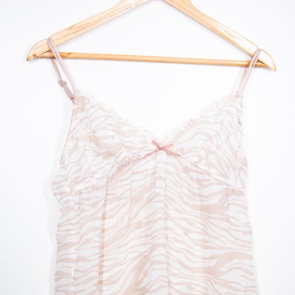 Dainty blush pink sheer nightie in animal print - Picture 3 of 11